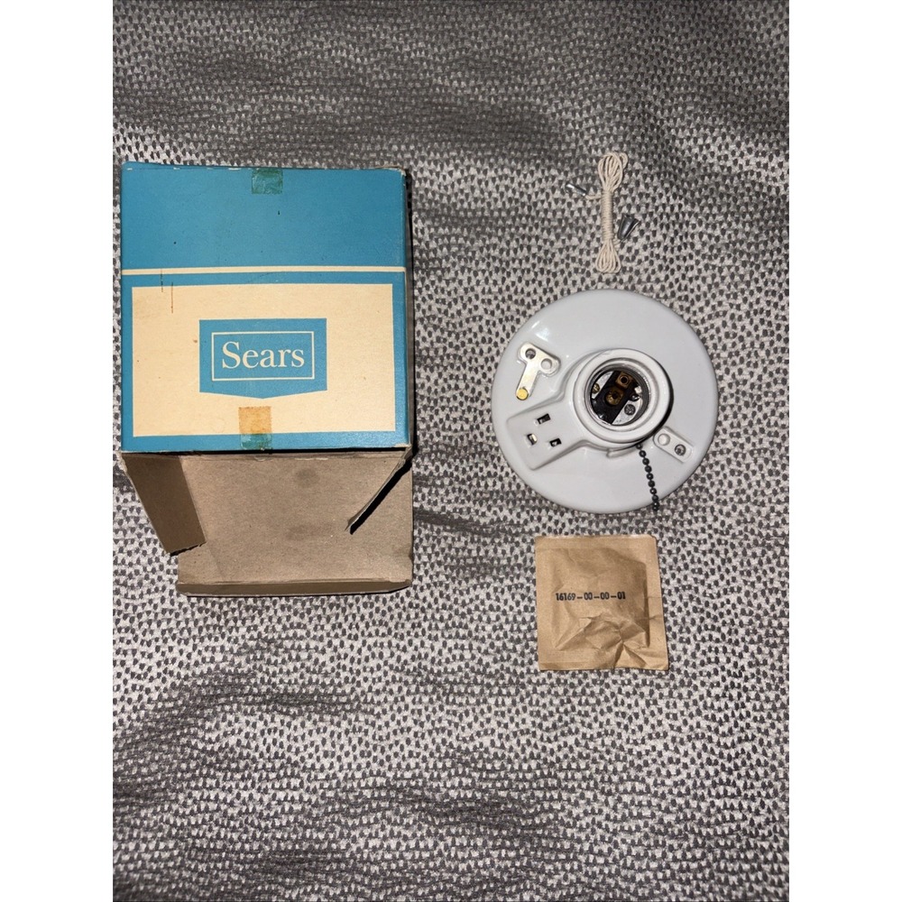 NOS Sears Porcelain Pull Ceiling Receptacle Light With Outlet Pull Chain #6044